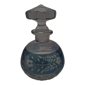 Glass or crystal bottle with chiseled decoration