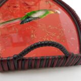 Plateu fixed under glass