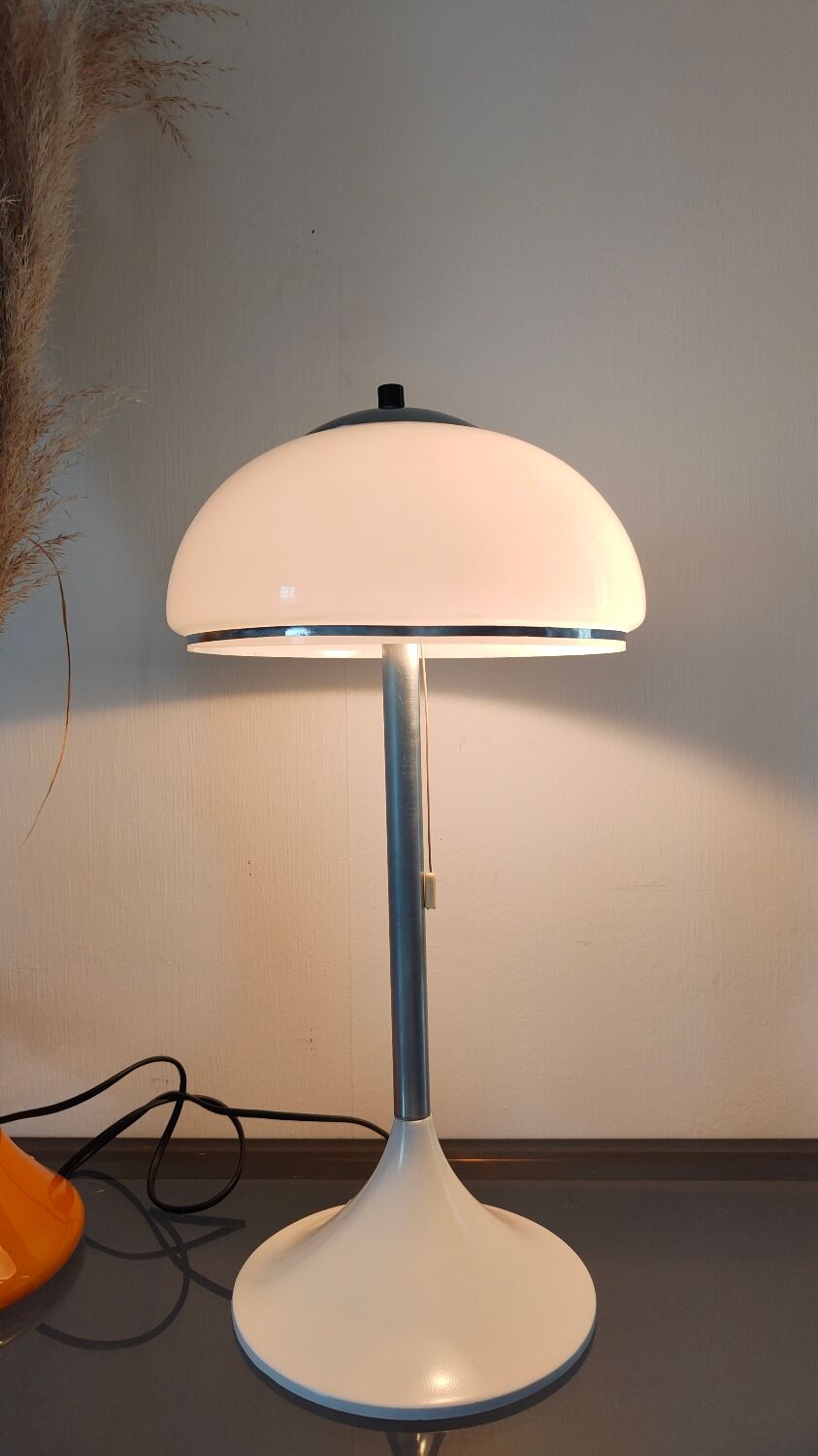Mushroom lamp 1970 opaline