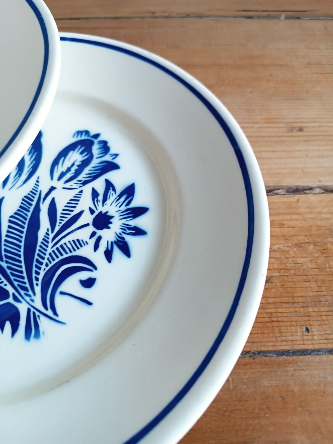 Set of 6 vintage earthenware plates