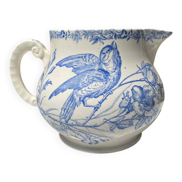 Pichet en terre de fer décor oiseaux
