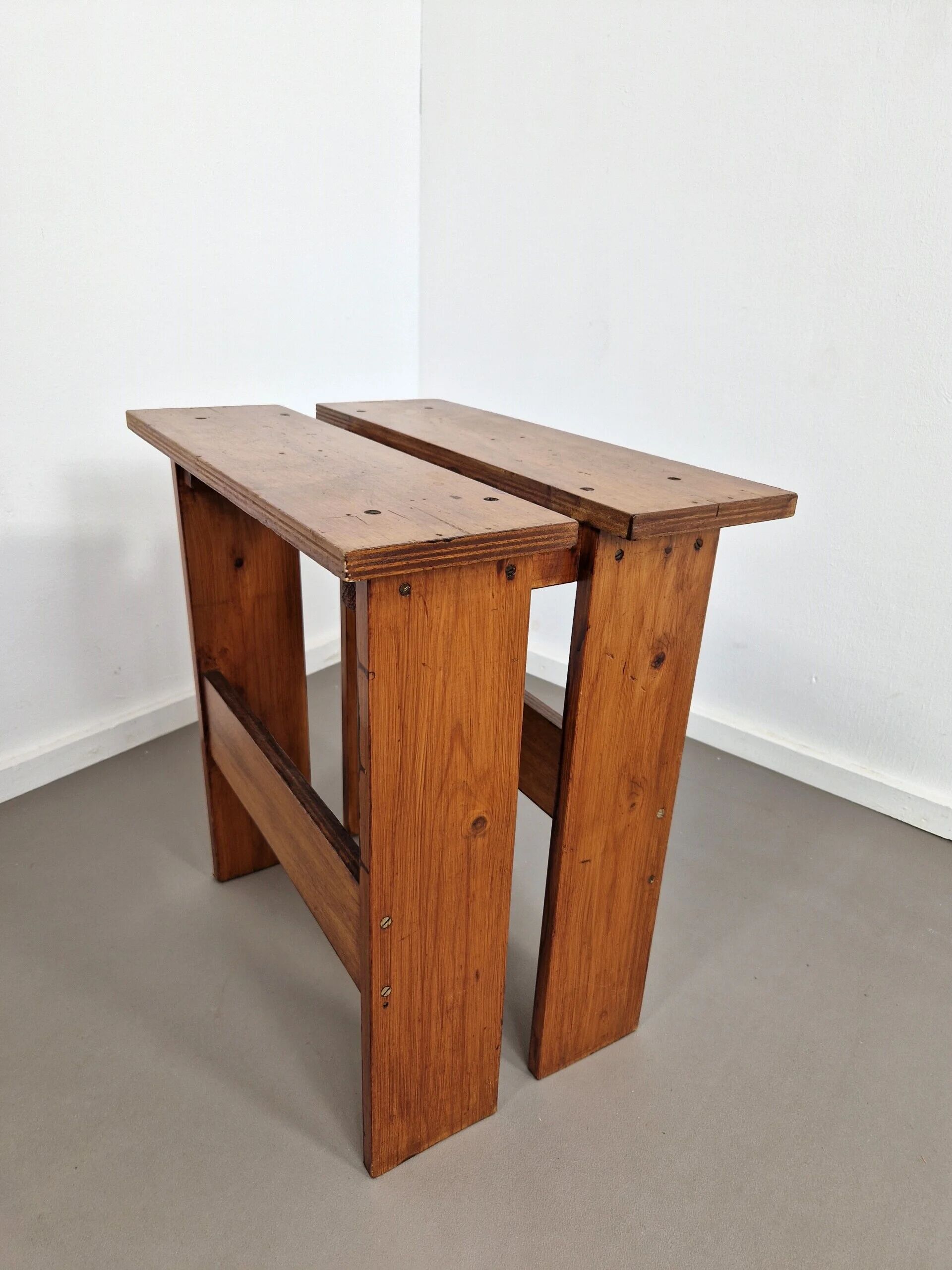Modernist side table | 1960s