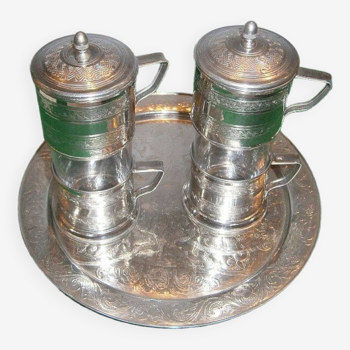 Ensemble à thé Marocain: 2 tasses avec fitre + plateau rond, en métal argenté