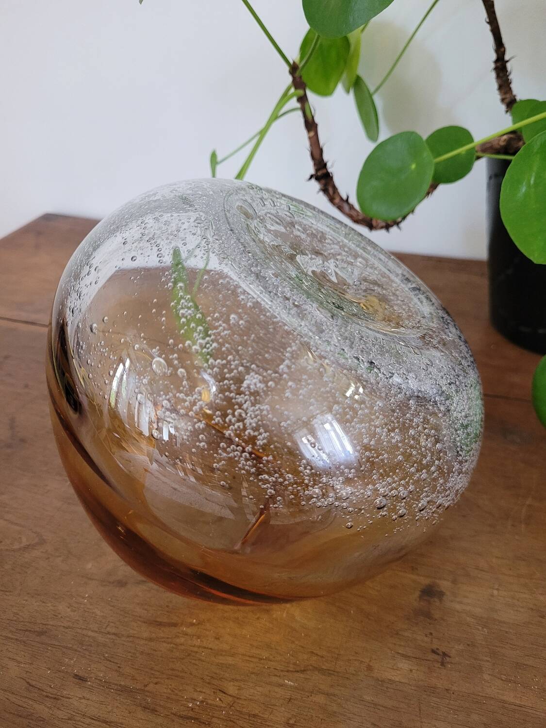 Vase boule en verre soufflé