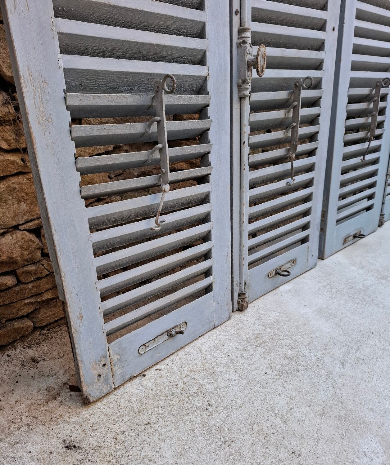 Louvered shutters