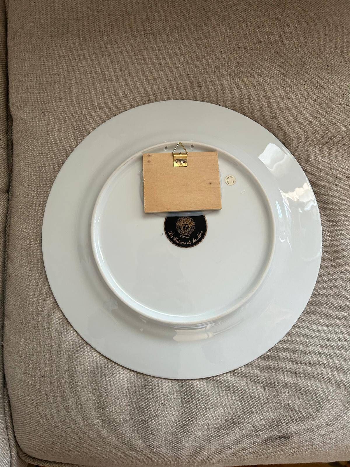 Assiette de présentation Versace pour Rosenthal « Les Trésors de la Mer »,