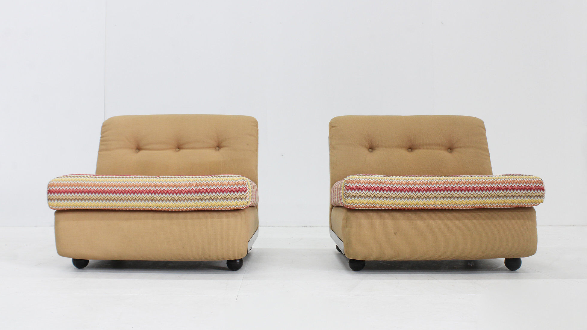 Set of vintage Amanta lounge chairs by Mario Bellini for C&B Italia
