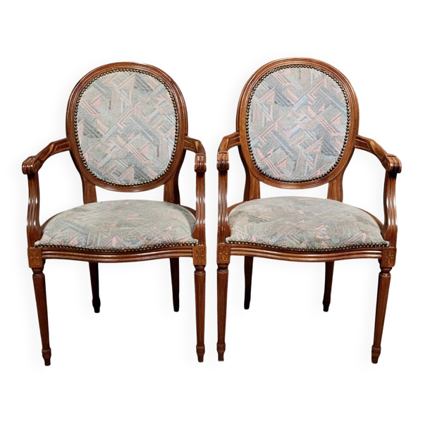 Paire de fauteuils style louis XVI a dossiers médaillons époque XXème — Beyit