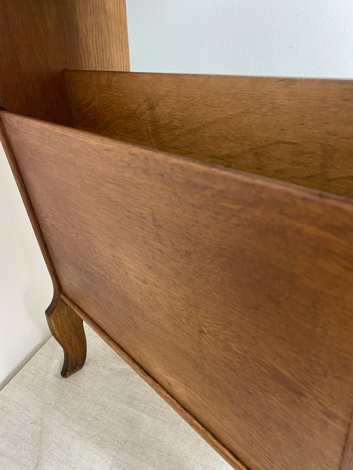 Porte-revues en bois avec repose verres