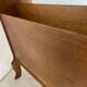Porte-revues en bois avec repose verres