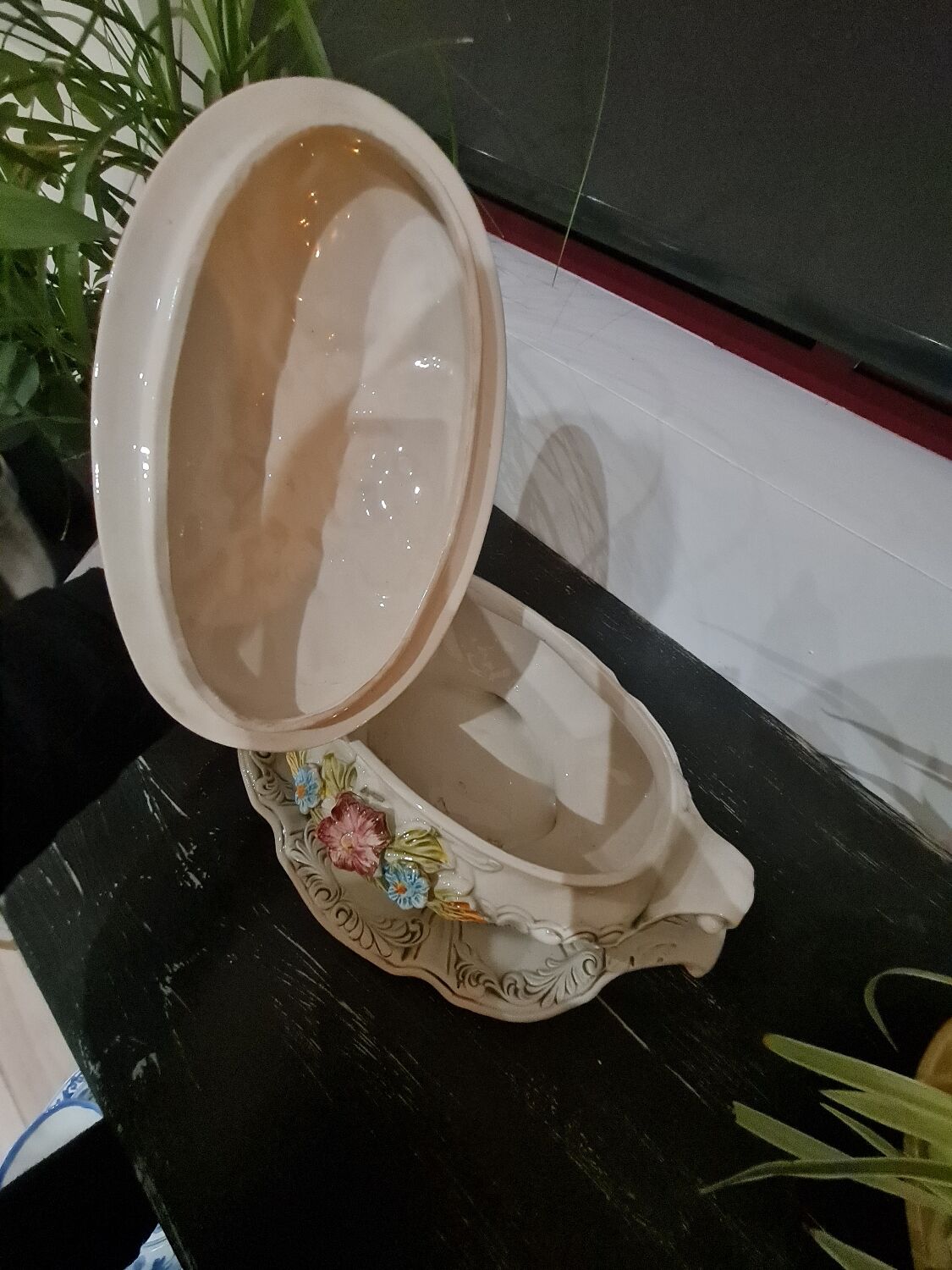 Soup tureen with tray