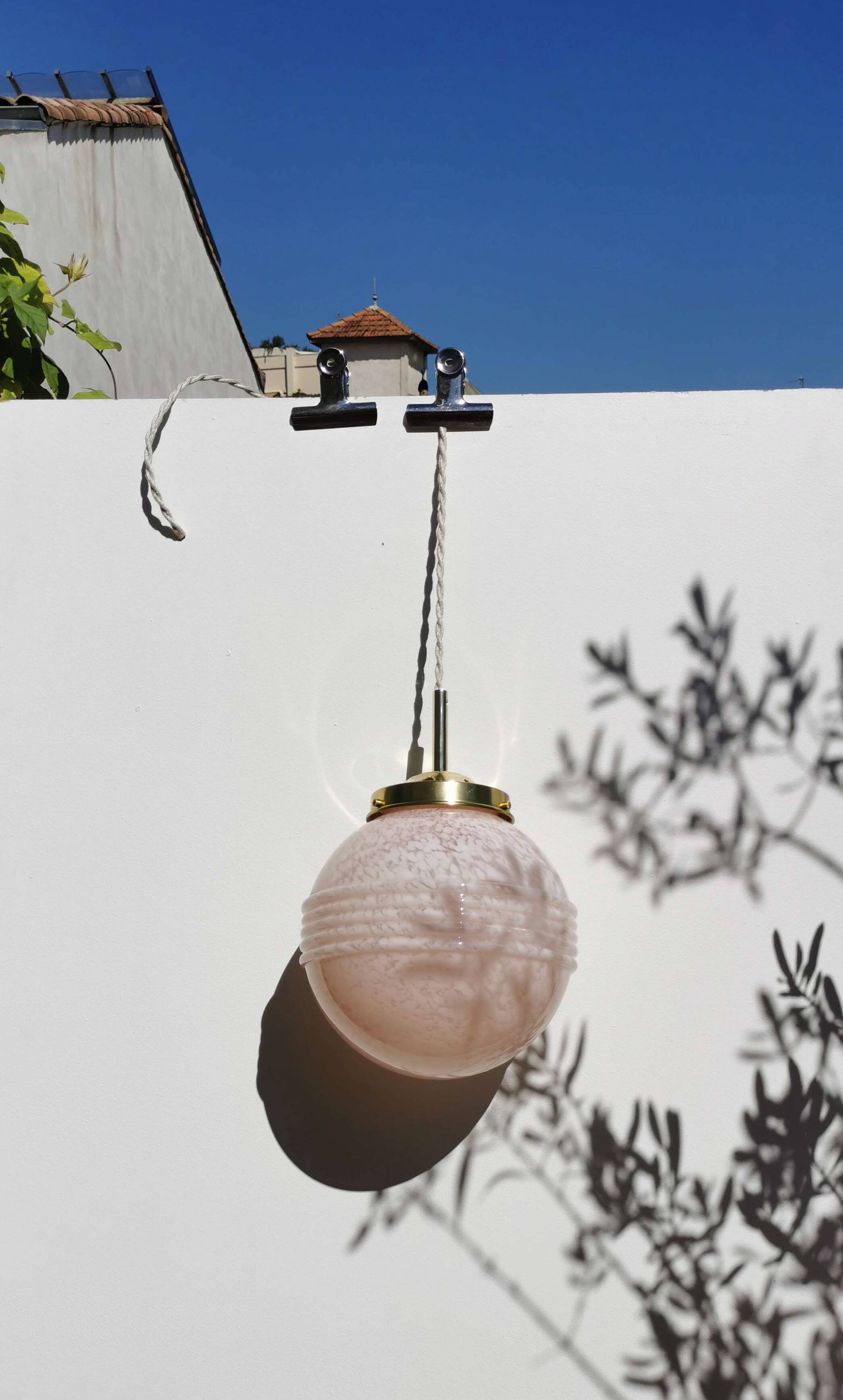 Suspension glass of pale pink clicy