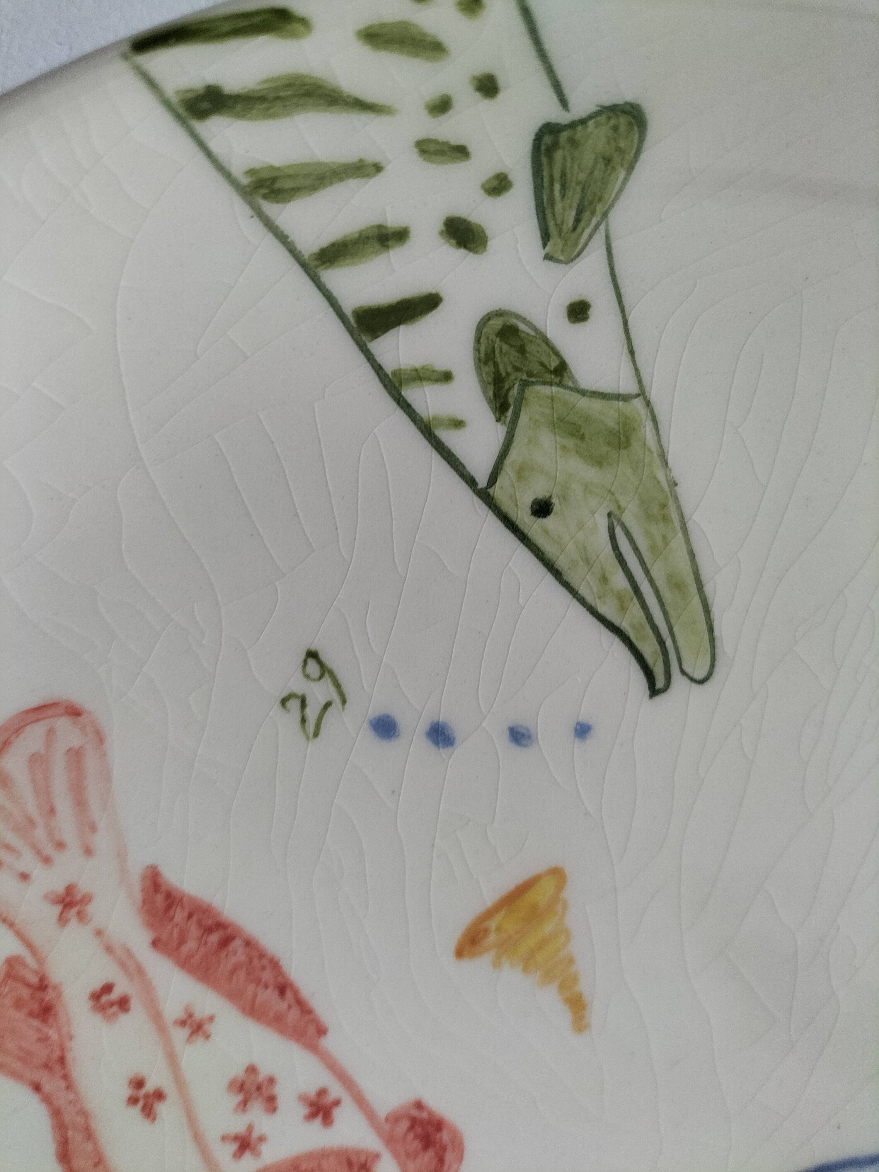 Set of two large ceramic plates – fish "head to tail" design