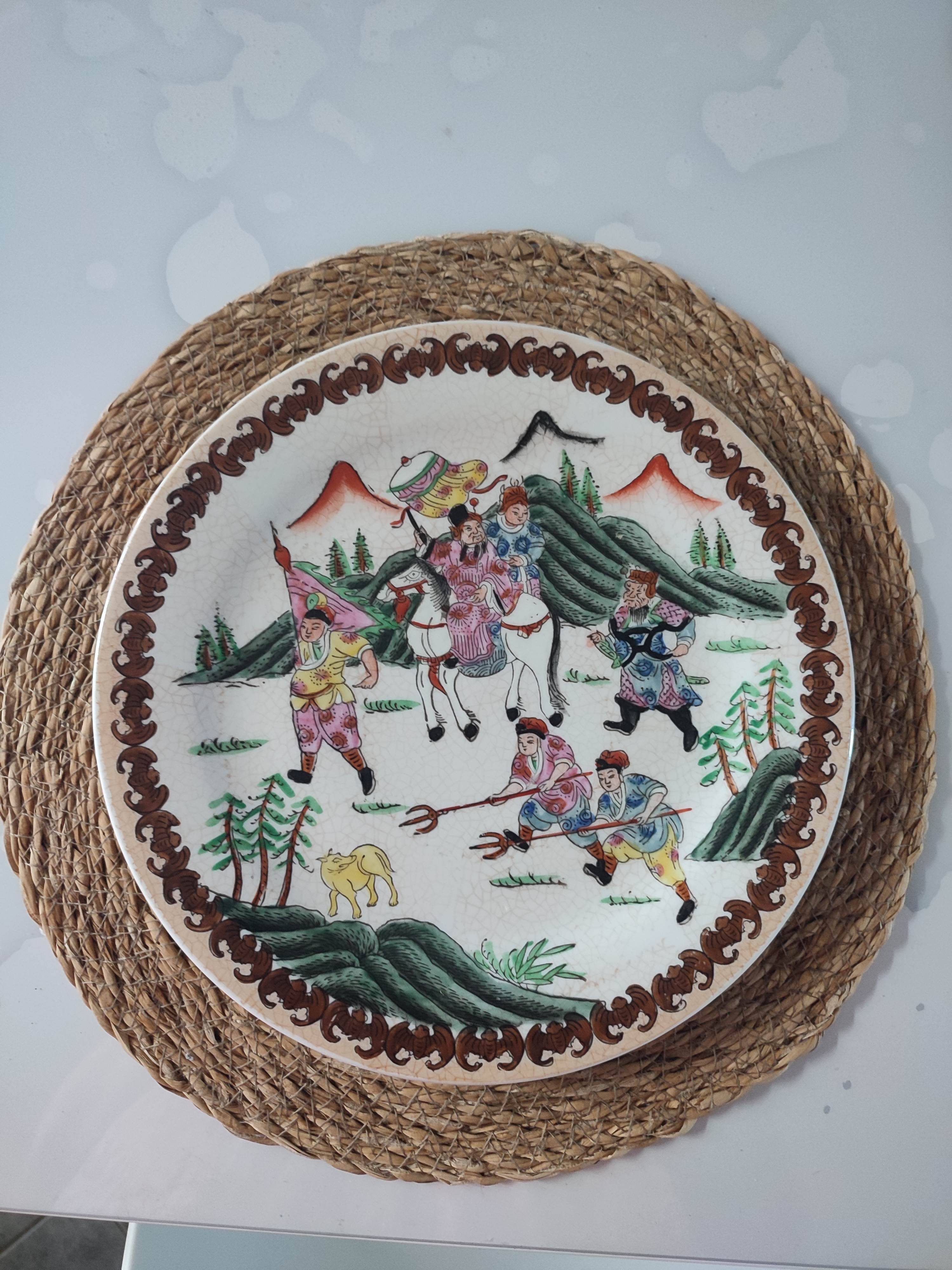 Magnificent vintage decorative plate signed in earthenware with Asian decor.
