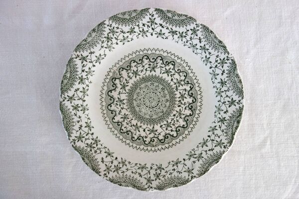 8 assiettes à dessert en terre de fer ''Earthenware