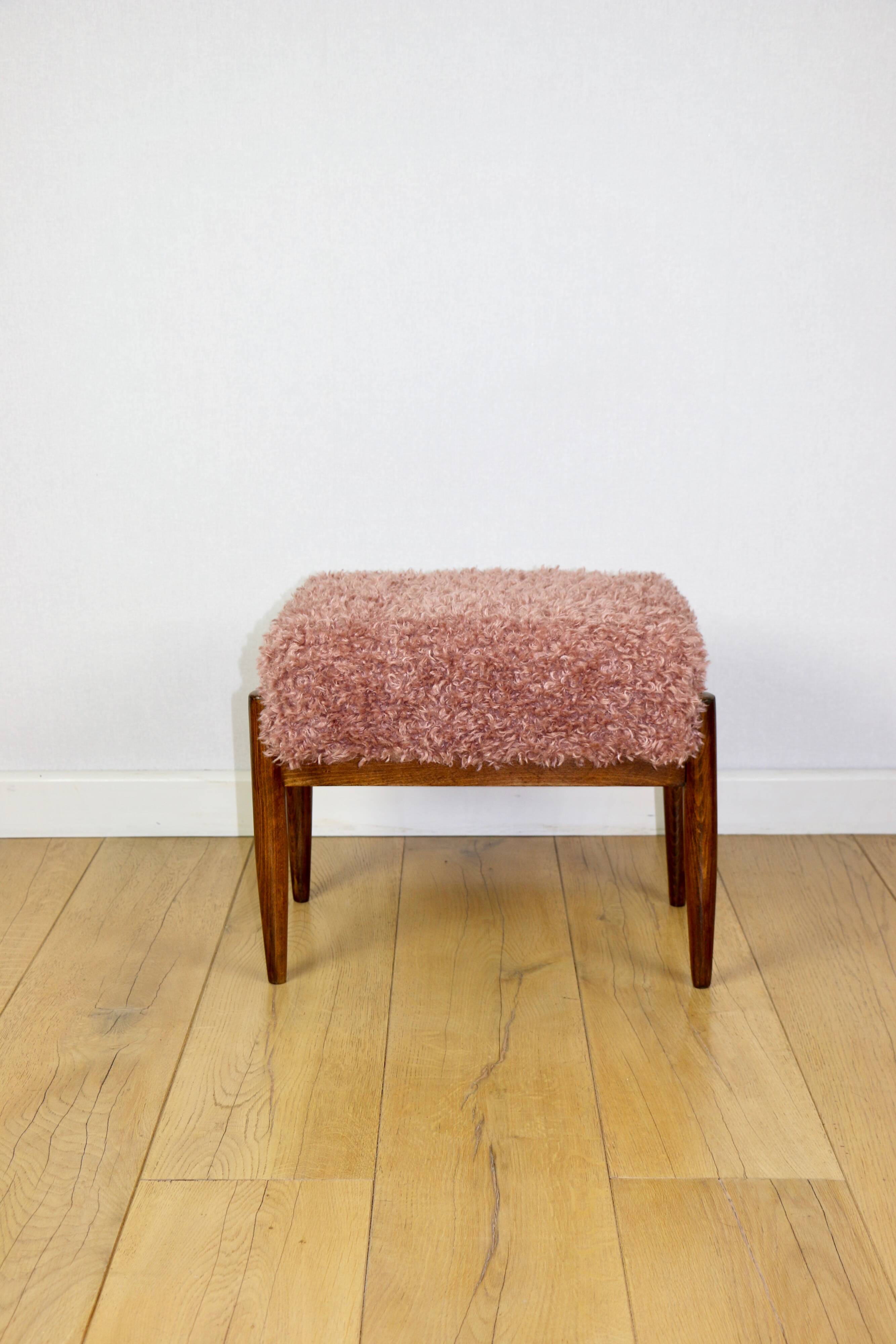 Edmund Homa stool, pink seat, long hair