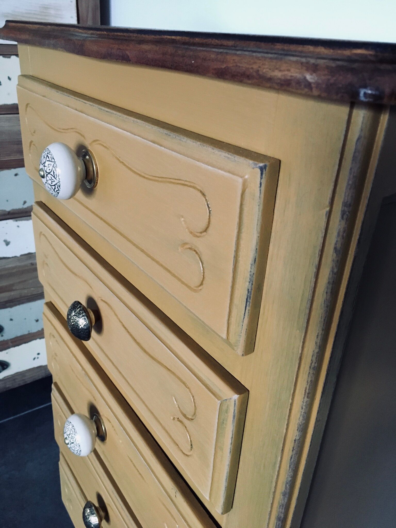 Dresser 5 ochre yellow drawers