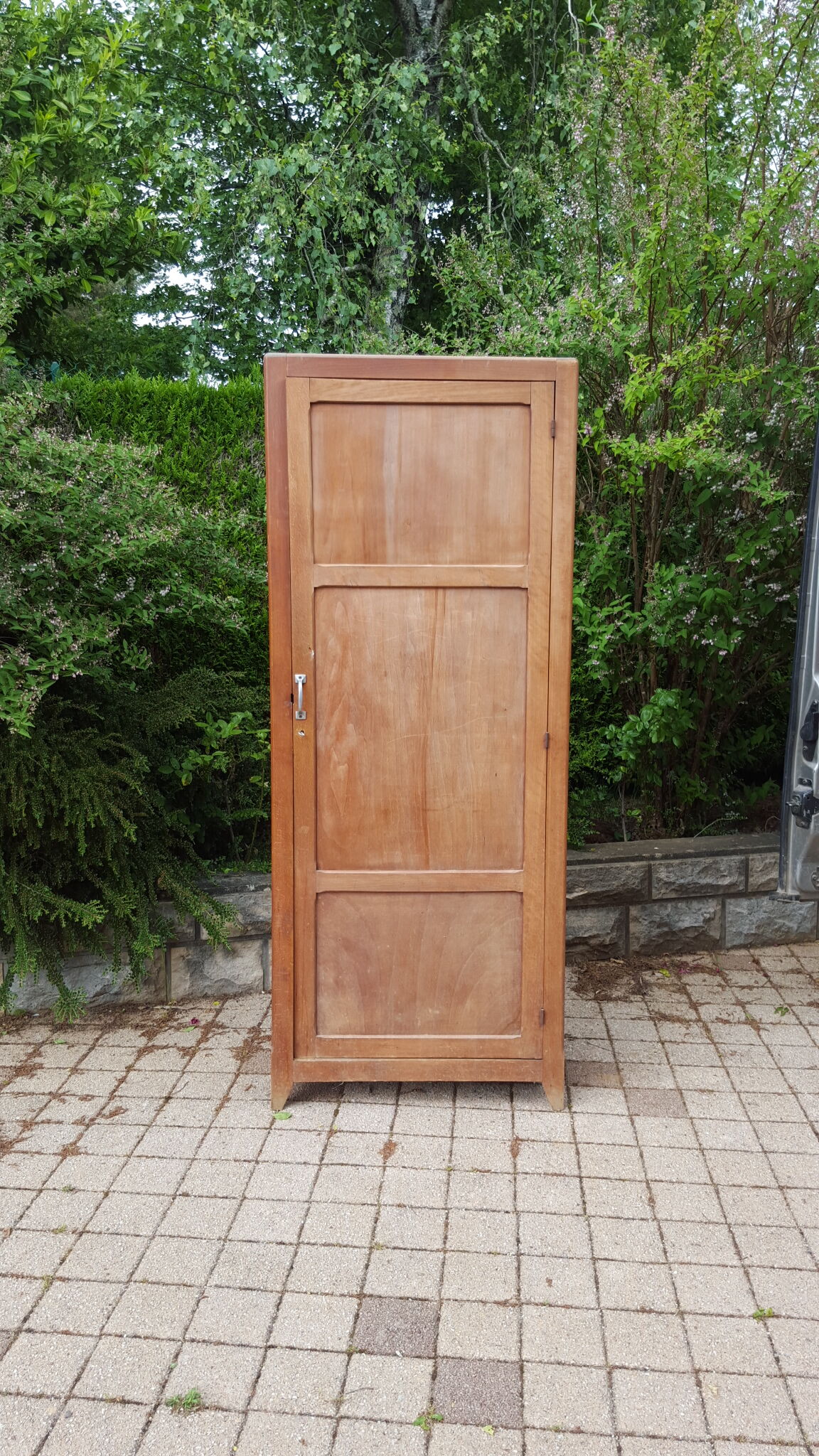 Parisian bonnetière cabinet