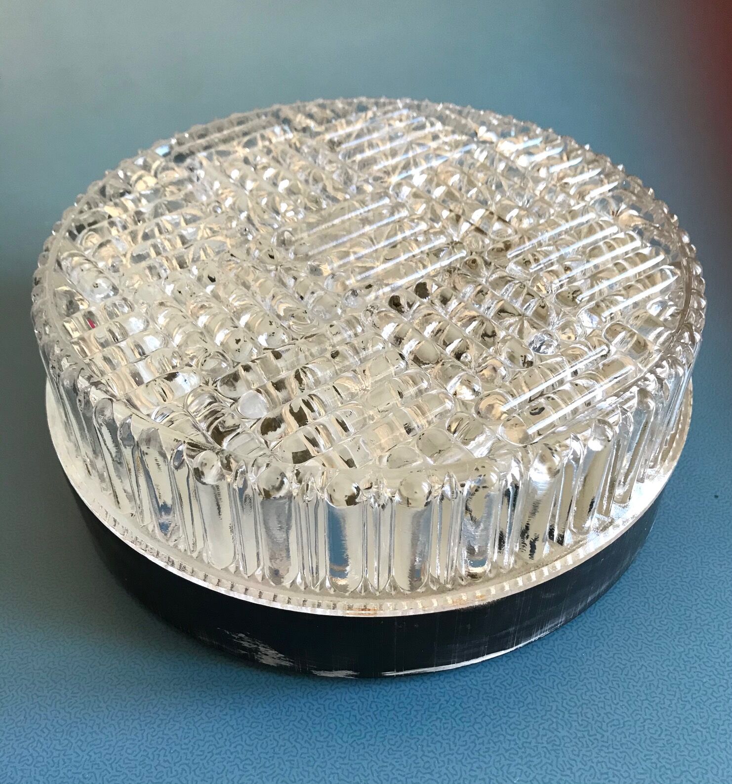 Round ceiling light in chiseled glass