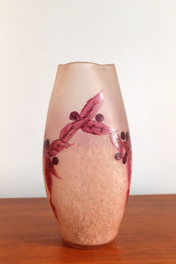 Vase série Rubis en fleurs en verre dégagé à l'acide signé Legras