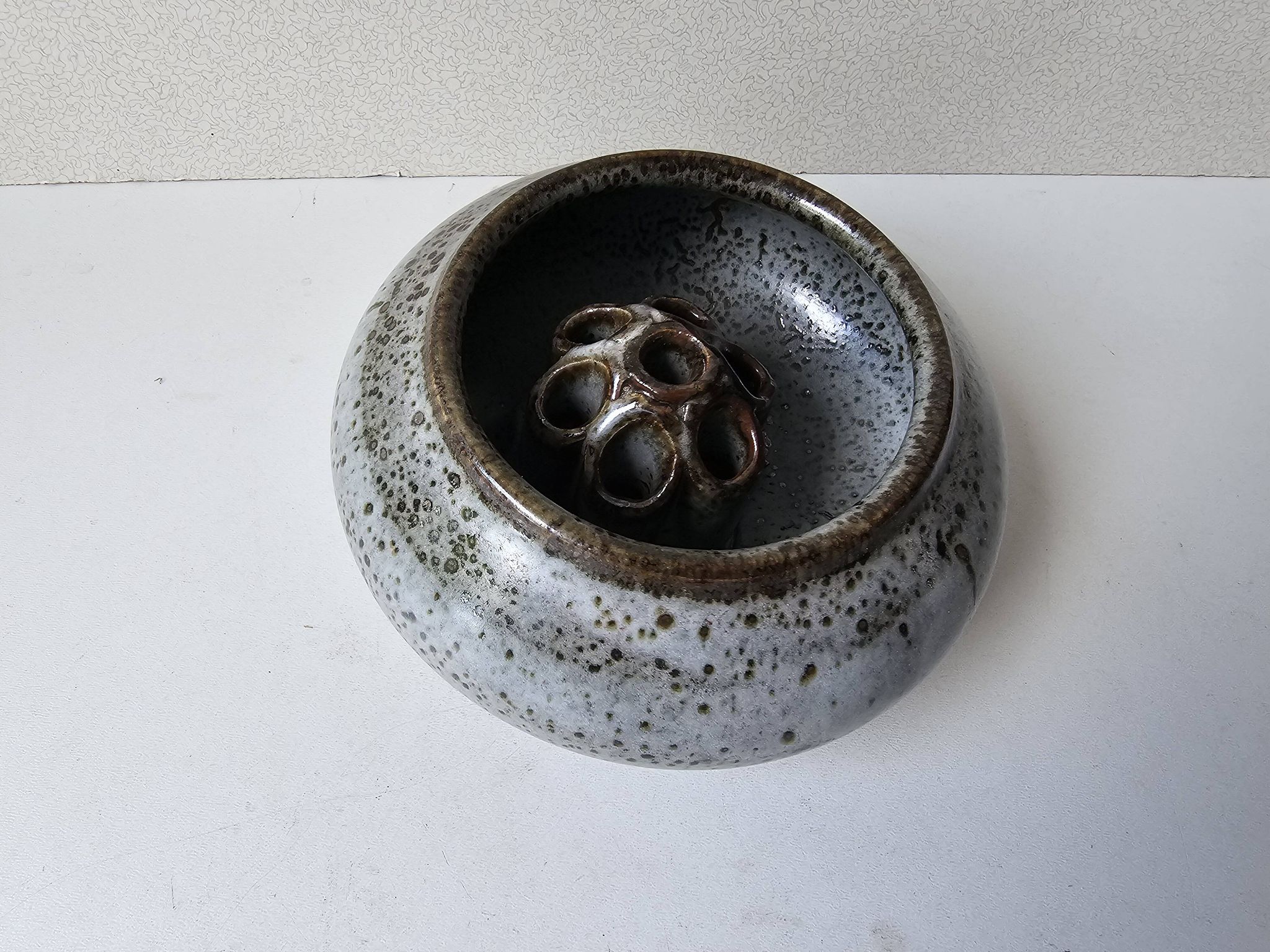 Speckled grey ceramic flowerpot vase Signed Gérald POTT (diameter 12