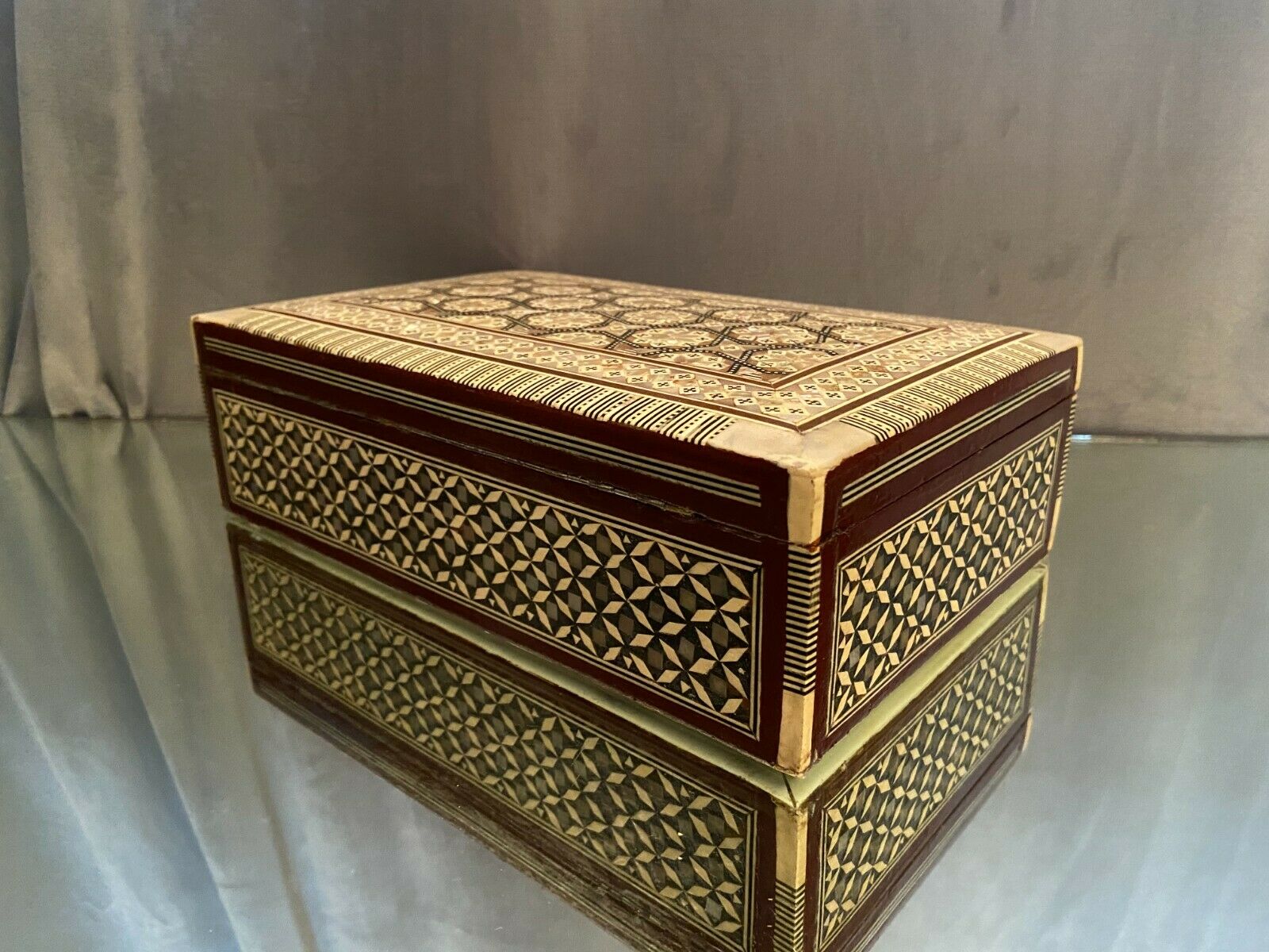 Large Syrian box with geometric decoration encrusted with mother-of-pearl