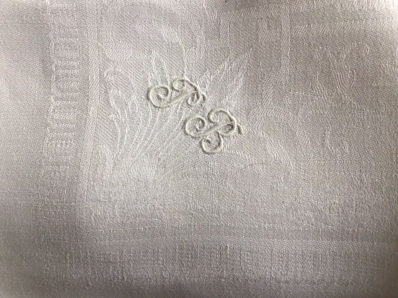 Set of 5 large napkins.