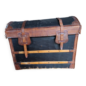 Malle bombée ancienne de voyage