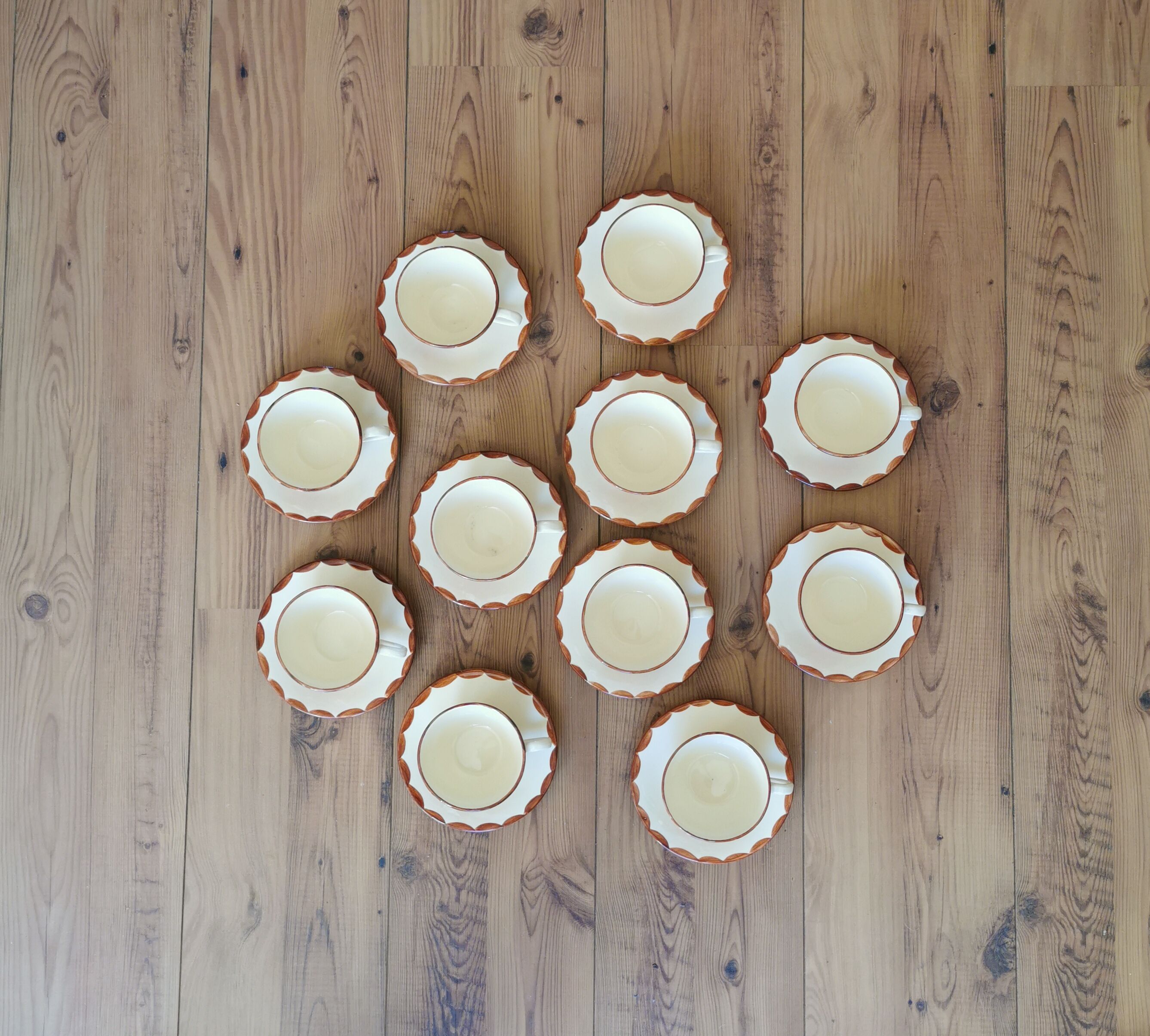 11 cups and teacups and sub-cups Longchamp model Agen