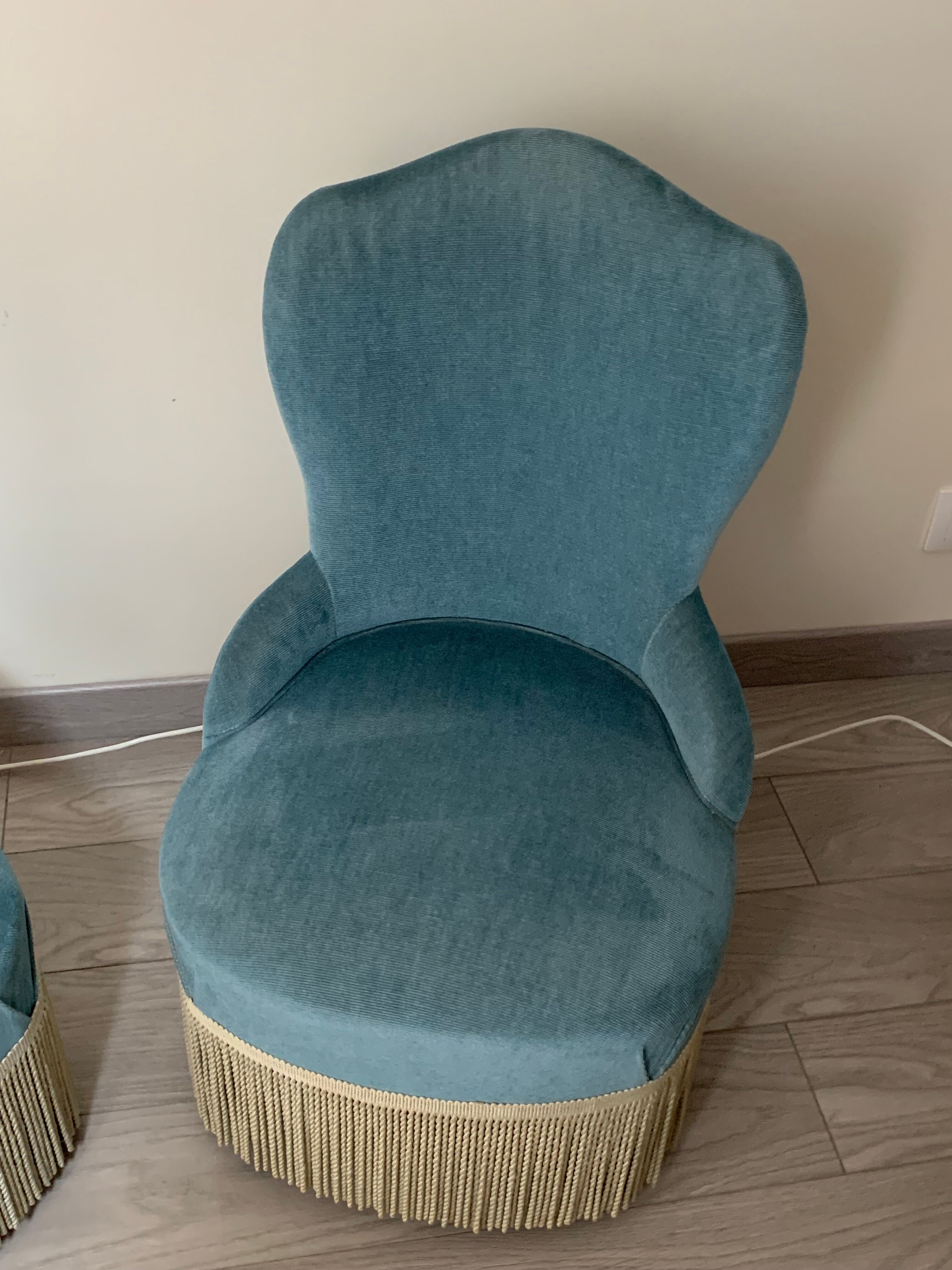 Paire de fauteuils crapaud velours bleu 1970