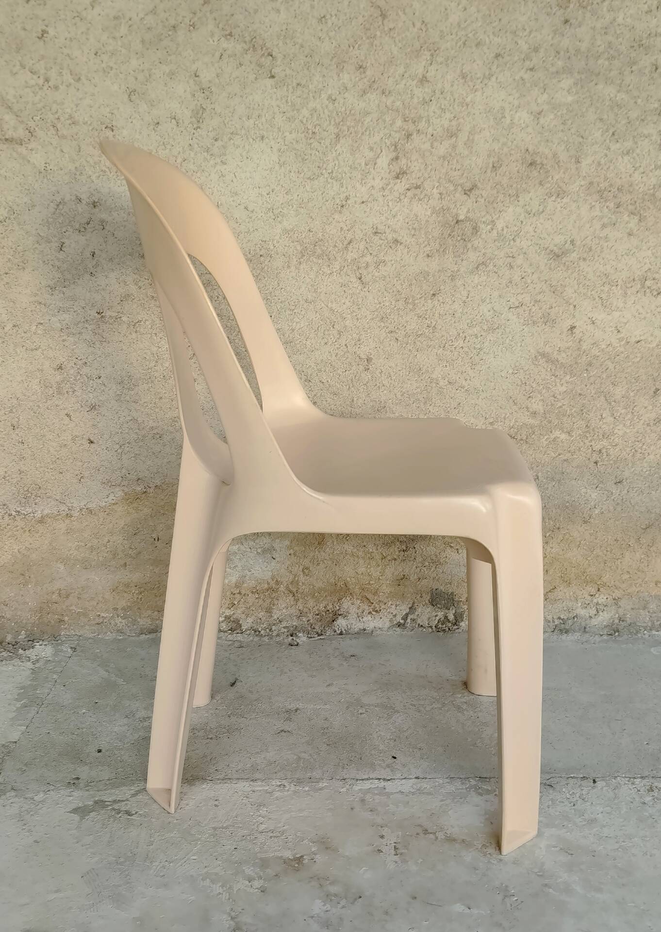 Mono-bloc chair design by Henry Massonnet for Stamp - 80s