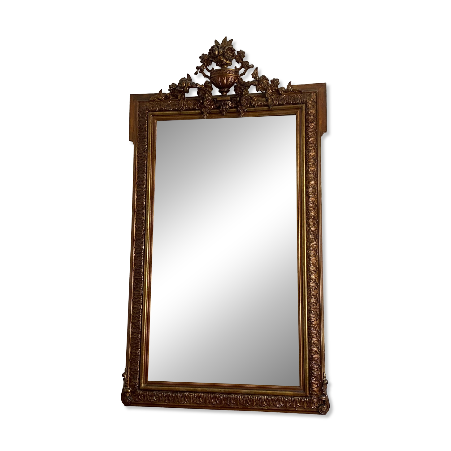 Miroir doré fin 19ème avec  fronton décoré. 150x82.