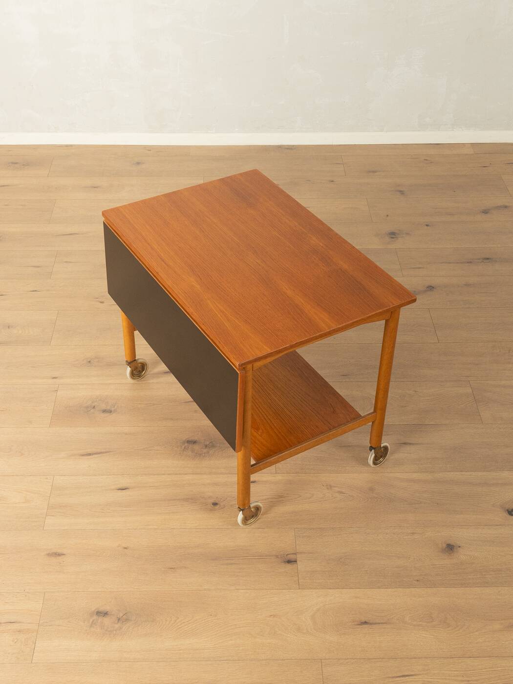 Elegant serving trolley made of fine teak wood with folding function, Gemla, Sweden, 1960s