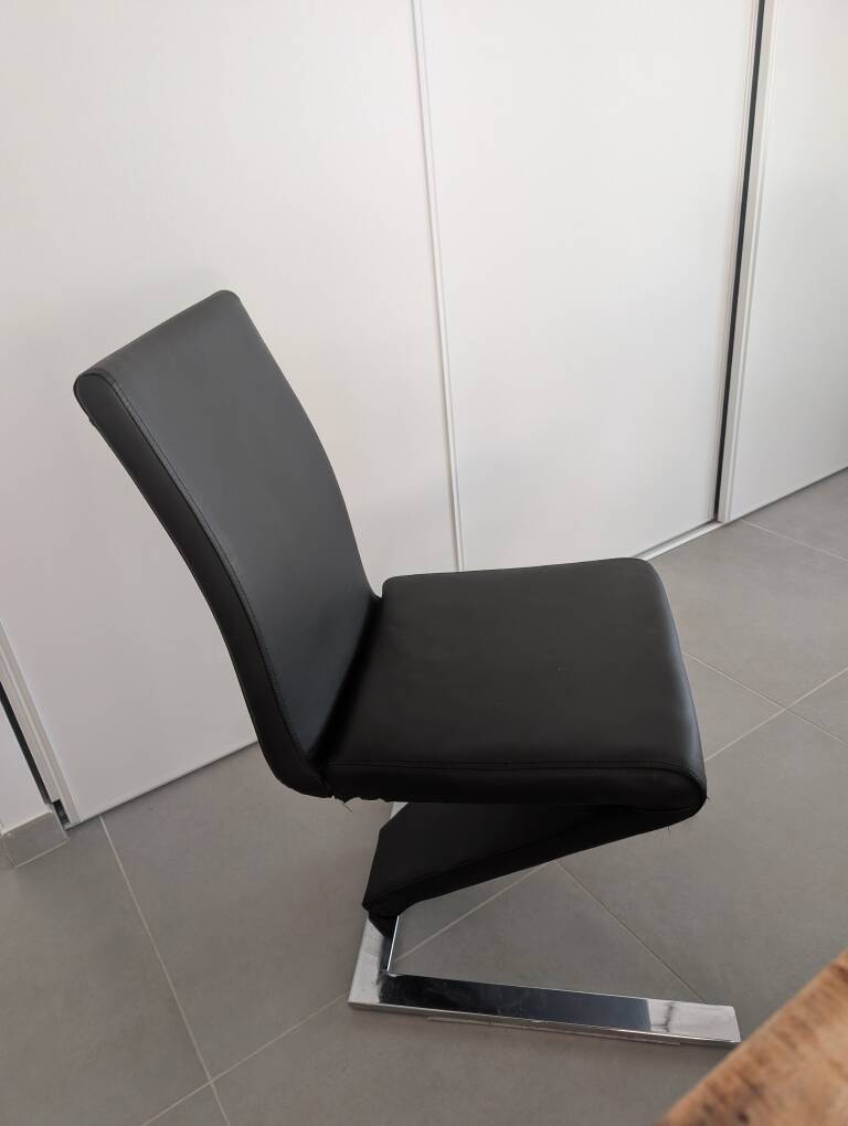 Un lot de 6 chaises design