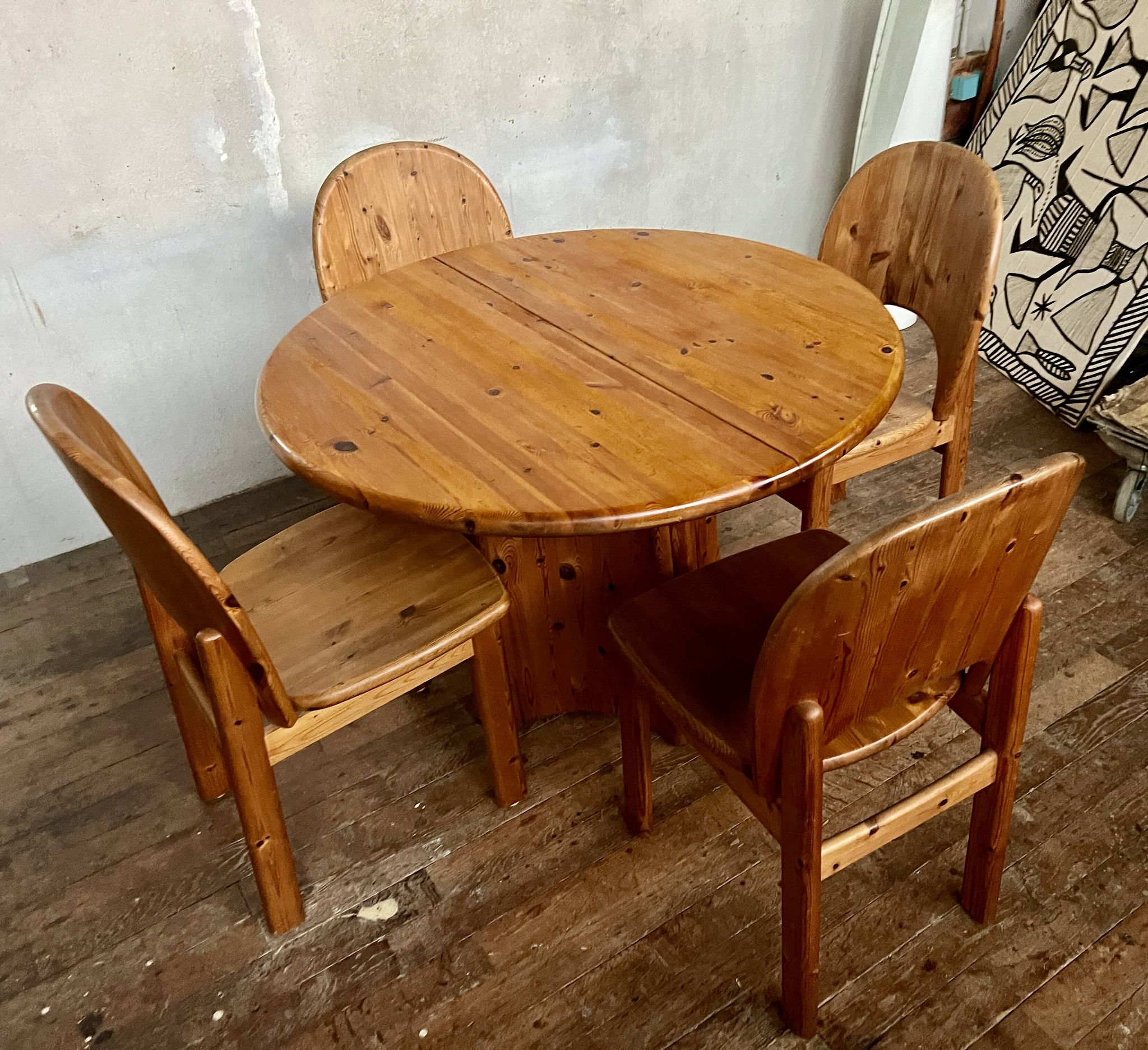 Large Scandinavian pine table - 6 chairs