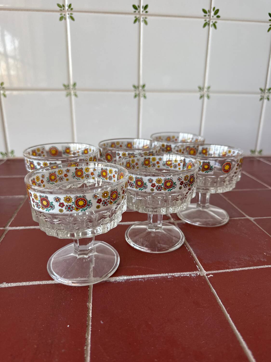 6 vintage ice cream/dessert bowls – Flower "Flower Power" design – Year