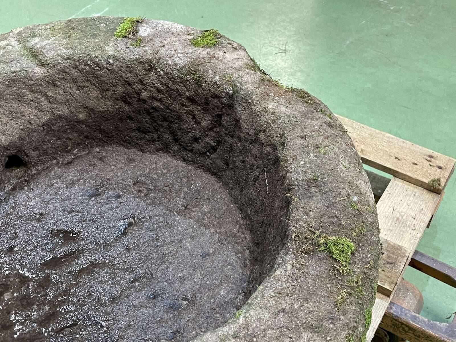 19th century granite trough in round shape - Ref J1-45