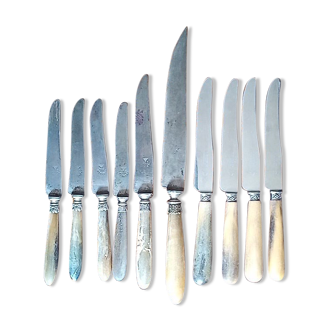 10 couteaux manche corne dont 4 Berthier Valence - 5 logo à la couronne 202