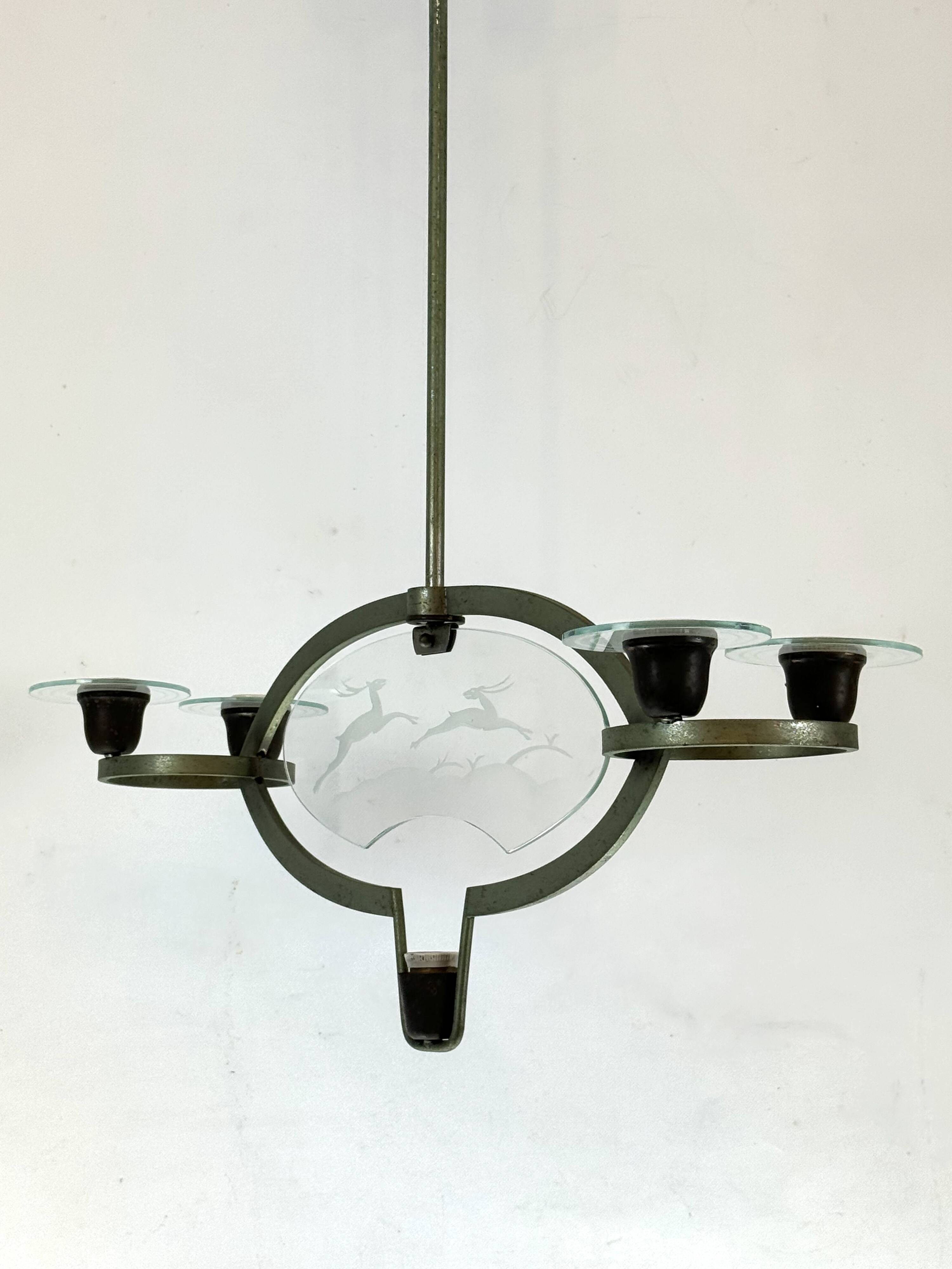 Pietro Chiesa, Art Deco chandelier in solid lacquered brass and glass. Italy 1930s