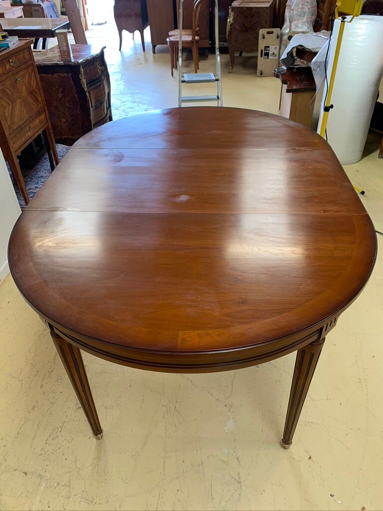 Louis XVl style round table in cherry with extensions