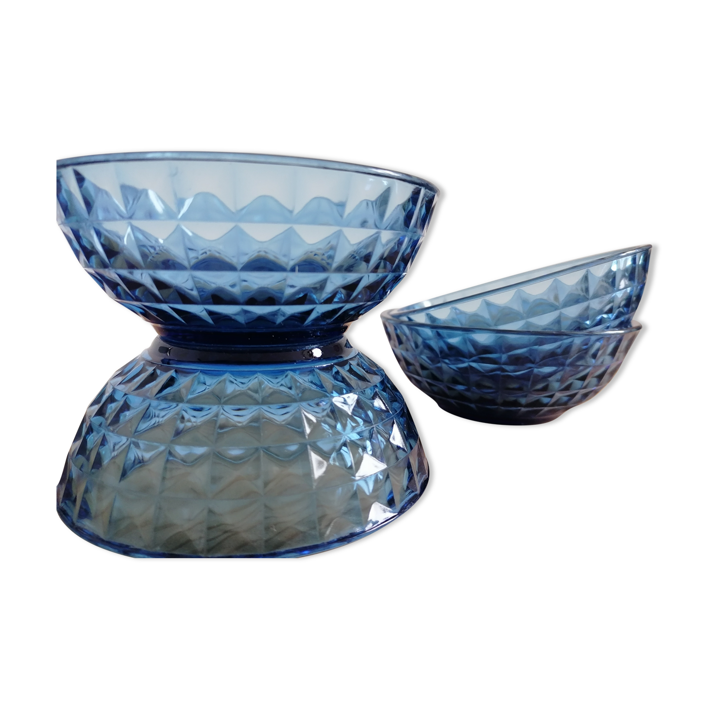 Blue bowls in chiseled glass