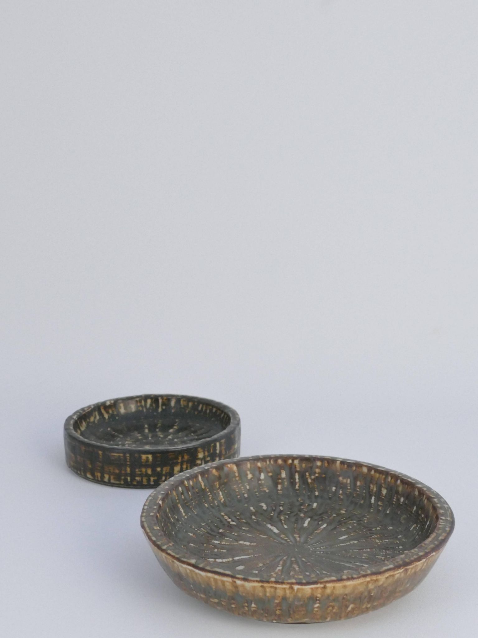 Mid-Century Modern Brown Stoneware Rubus Bowl by Gunnar Nylund for Rörstrand