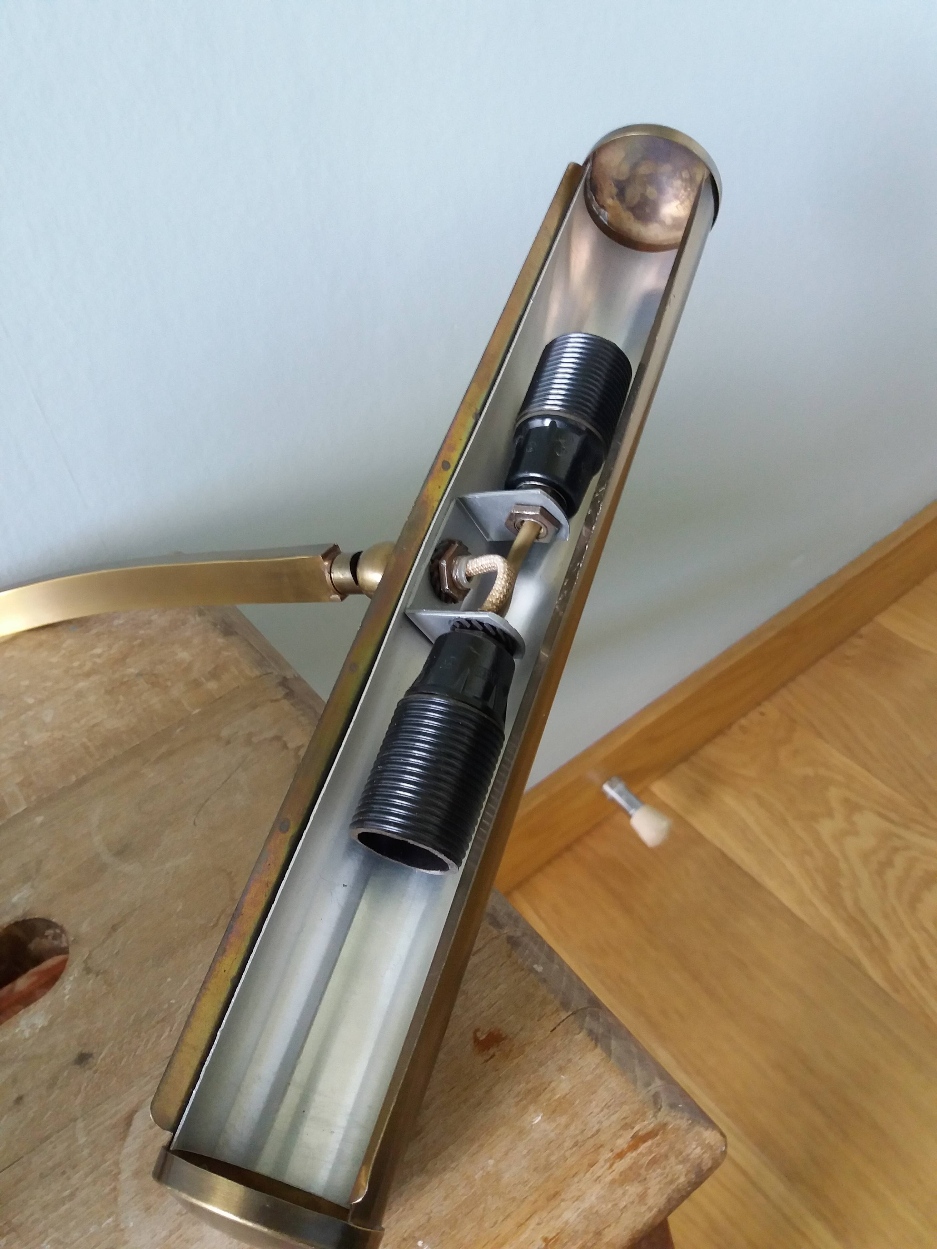 Articulated desk lamp, notary or banker lamp