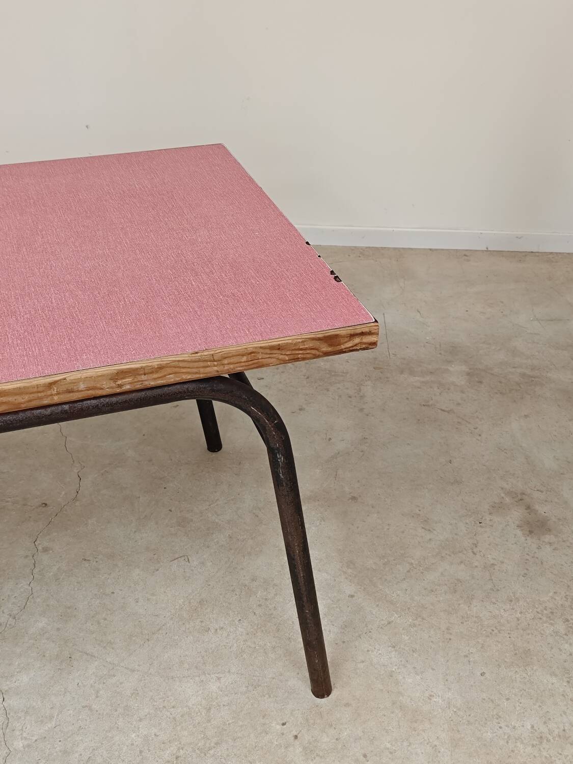Large canteen table in pink formica and metal.