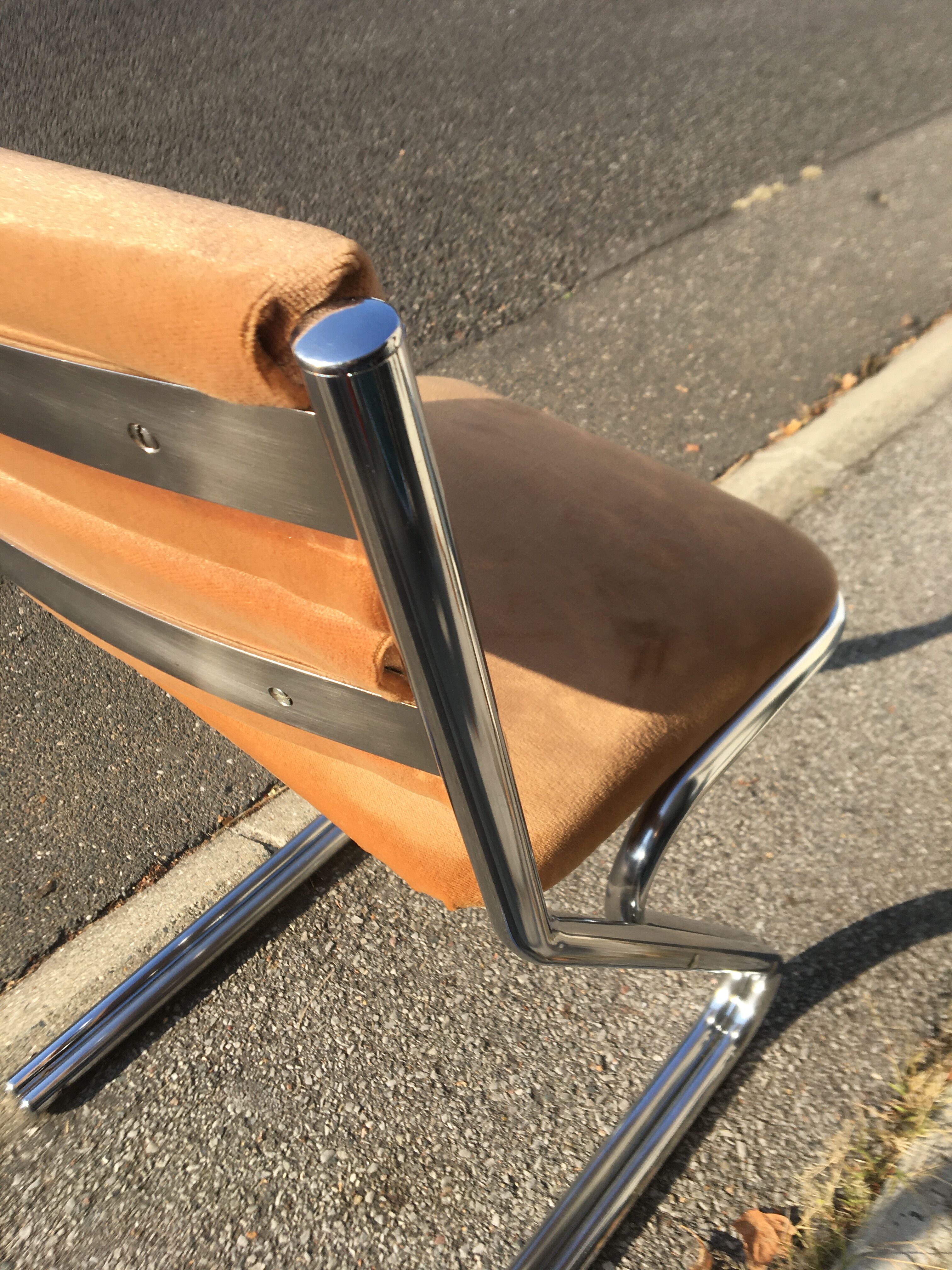 Set of 4 chrome and velvet steel chairs