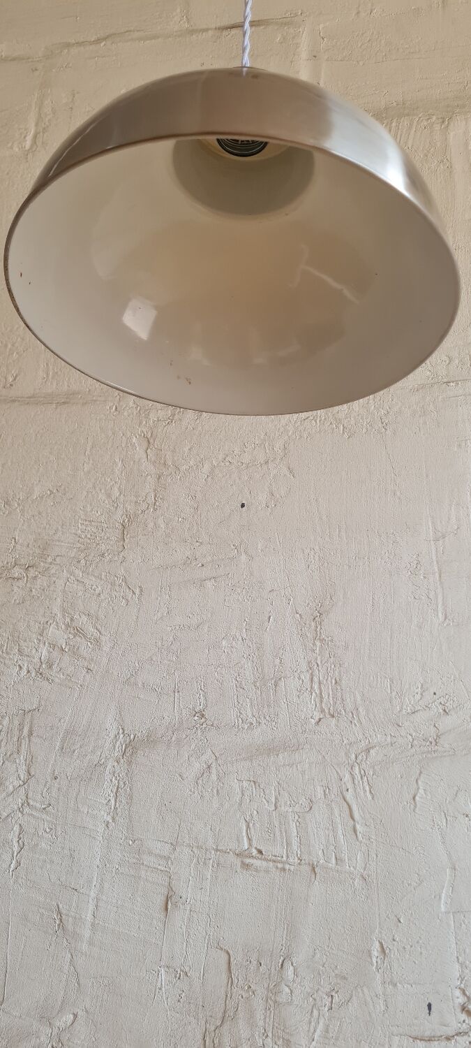 Enamelled sheet metal hanging lamp