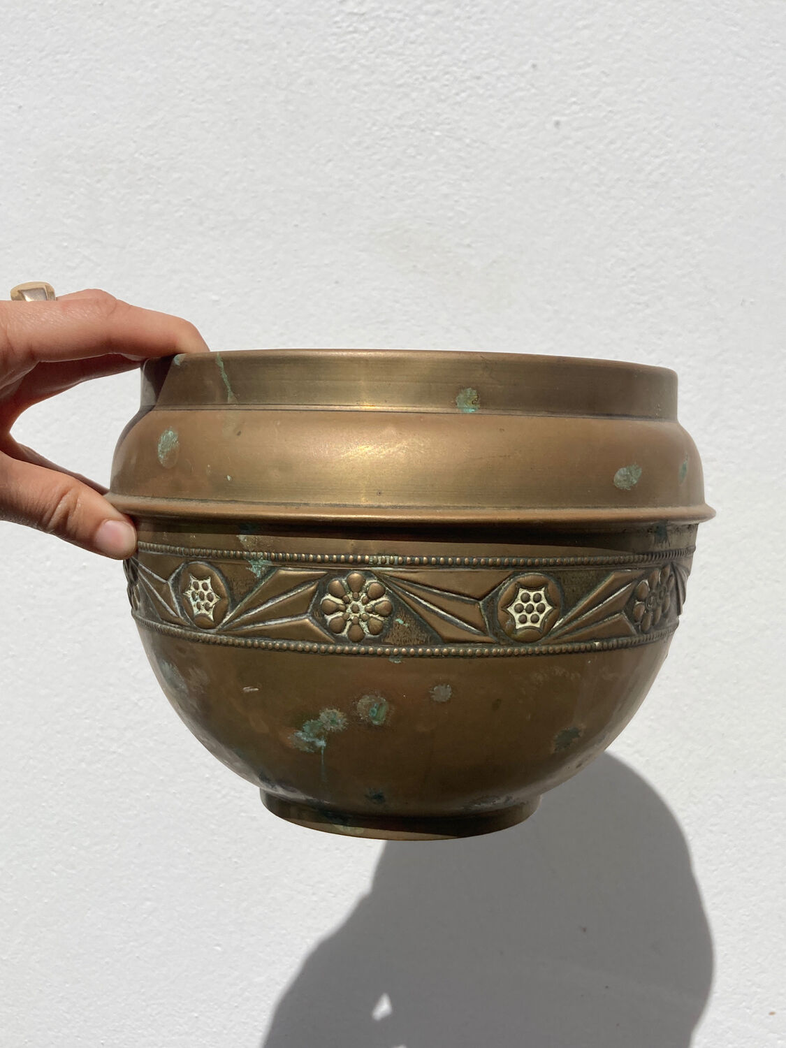 Pot cover in brass chiseled 1960 art nouveau