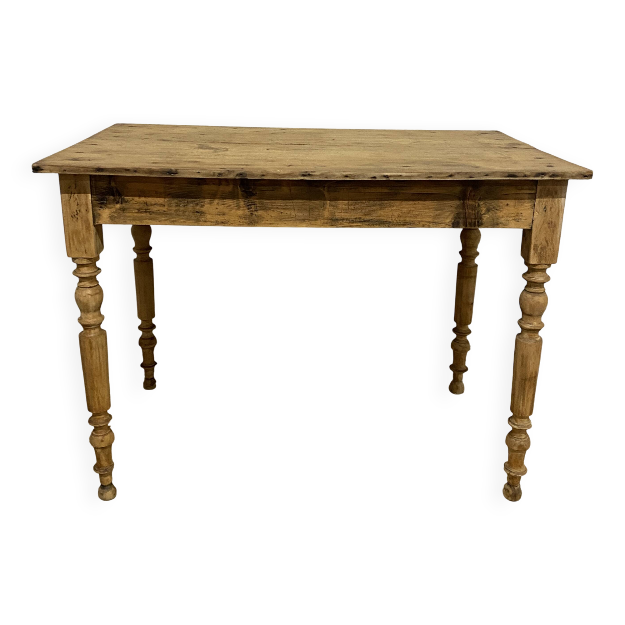 Farmhouse table with turned legs