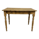 Farmhouse table with turned legs