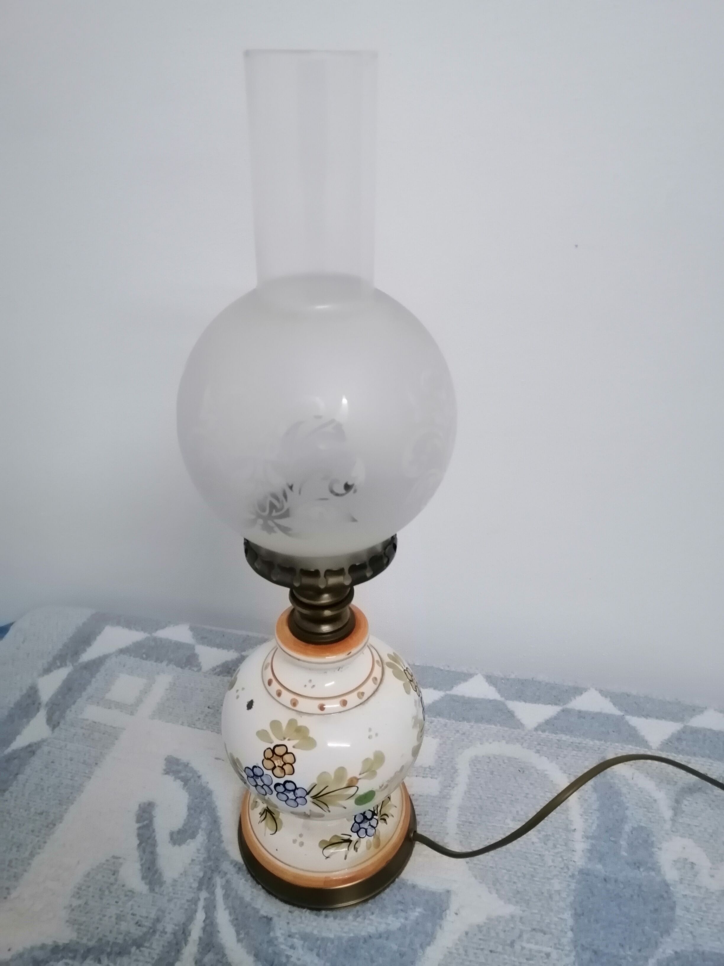 Electric table lamp